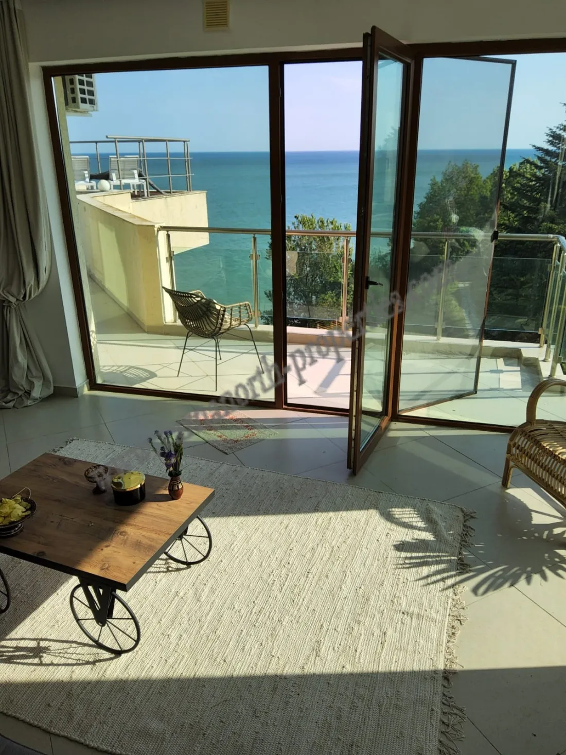 Тристаен апартамент с морска панорама – Бяла Лагуна, комплекс Golf Coast — Балчик, основна снимка