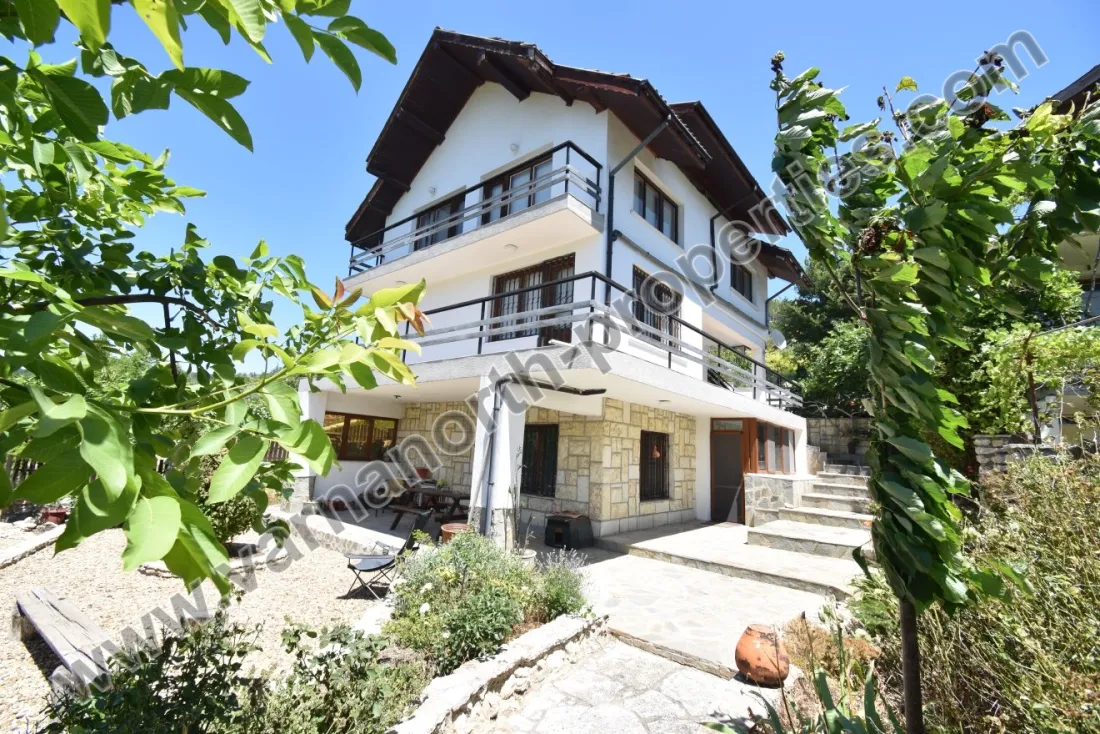 Geräumiges dreistöckiges Haus in Balchik – Balchik, Hauptfoto