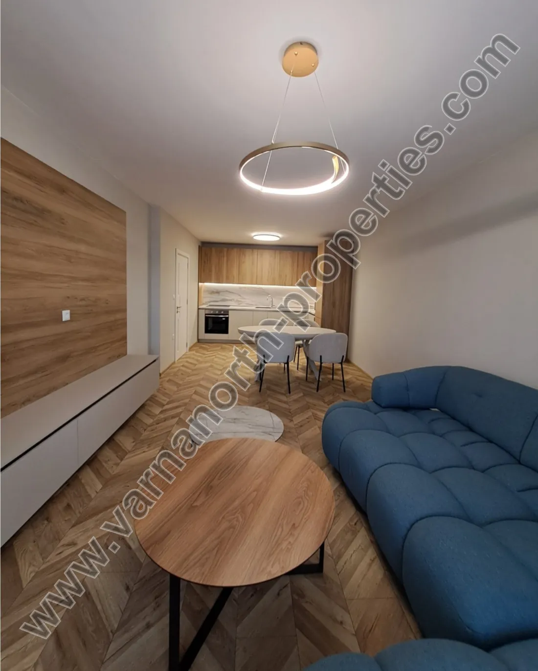 Тристаен апартамент в центъра на град Варна — Варна, основна снимка
