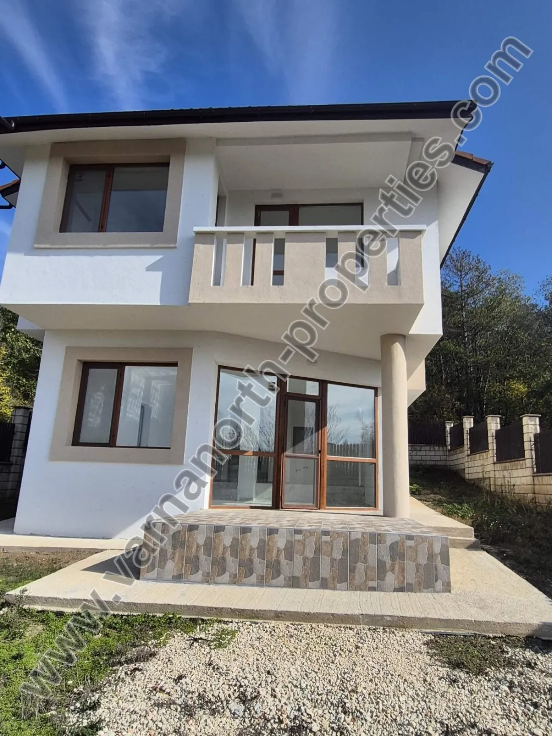 Ein neu gebautes Haus am Rande des Dorfes Obrochishte – Obrochishte, Hauptfoto