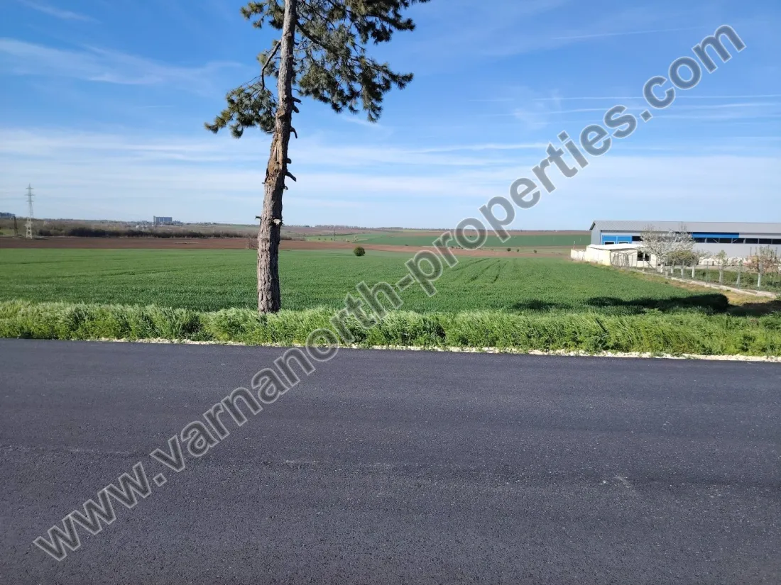 Парцел в близост до Добрич-на главния път Балчик-Добрич — Добрич, основна снимка