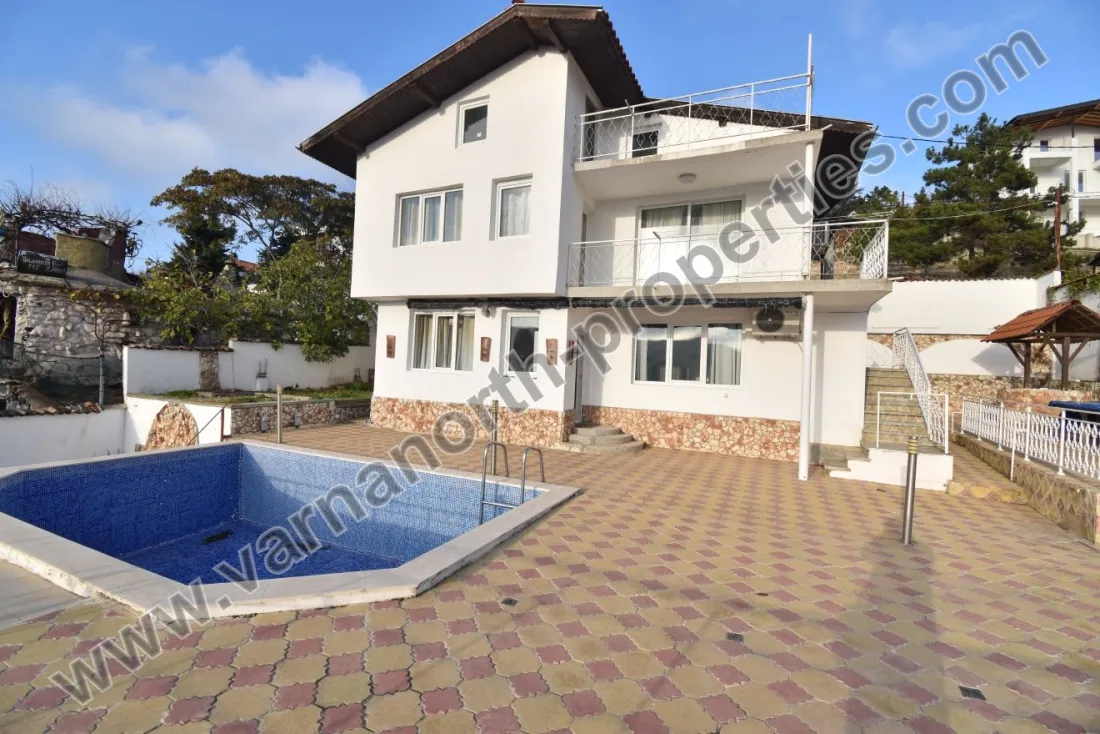 Spacious villa with pool and breathtaking sea view - Balchik, main photo