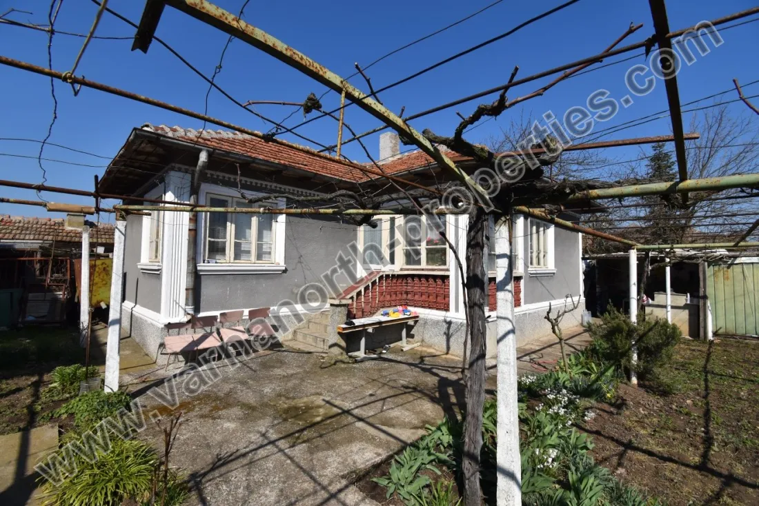 Едноетажна къща за продажба в град Балчик — Балчик, основна снимка