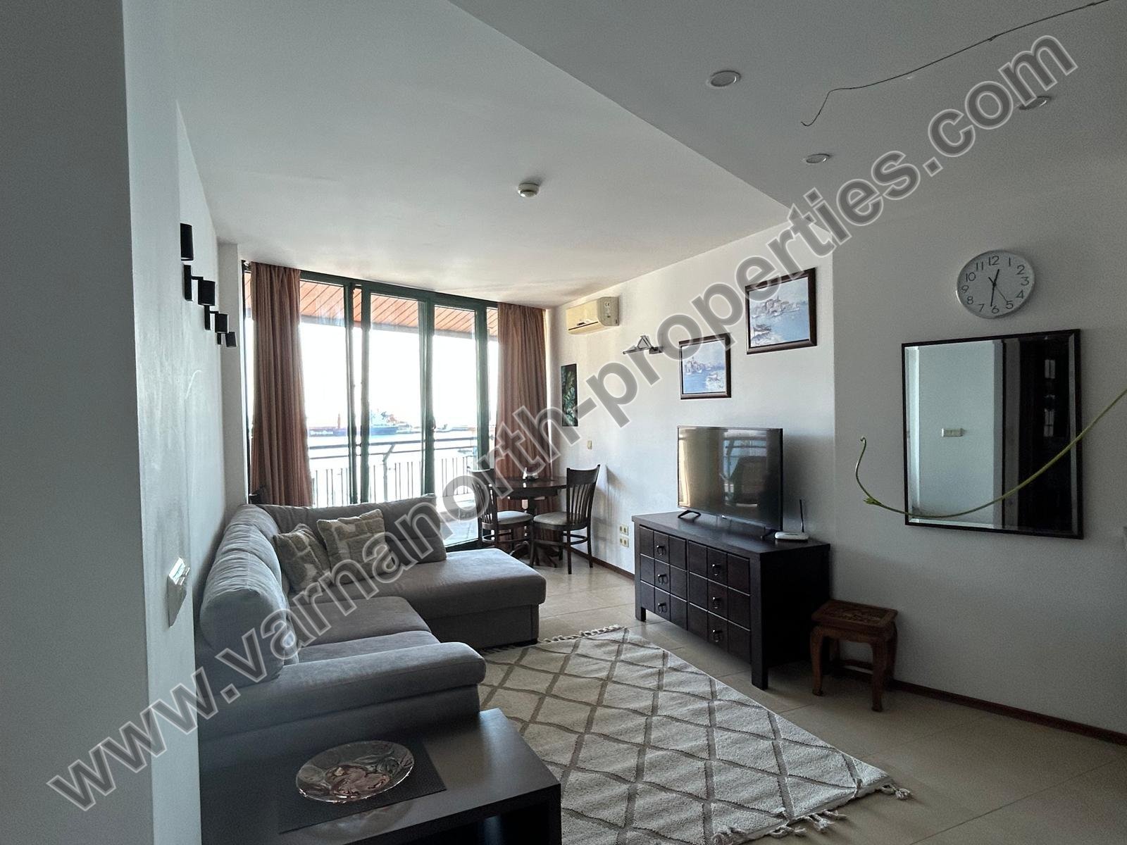 Apartment with a sea view in Balchik — photo 9