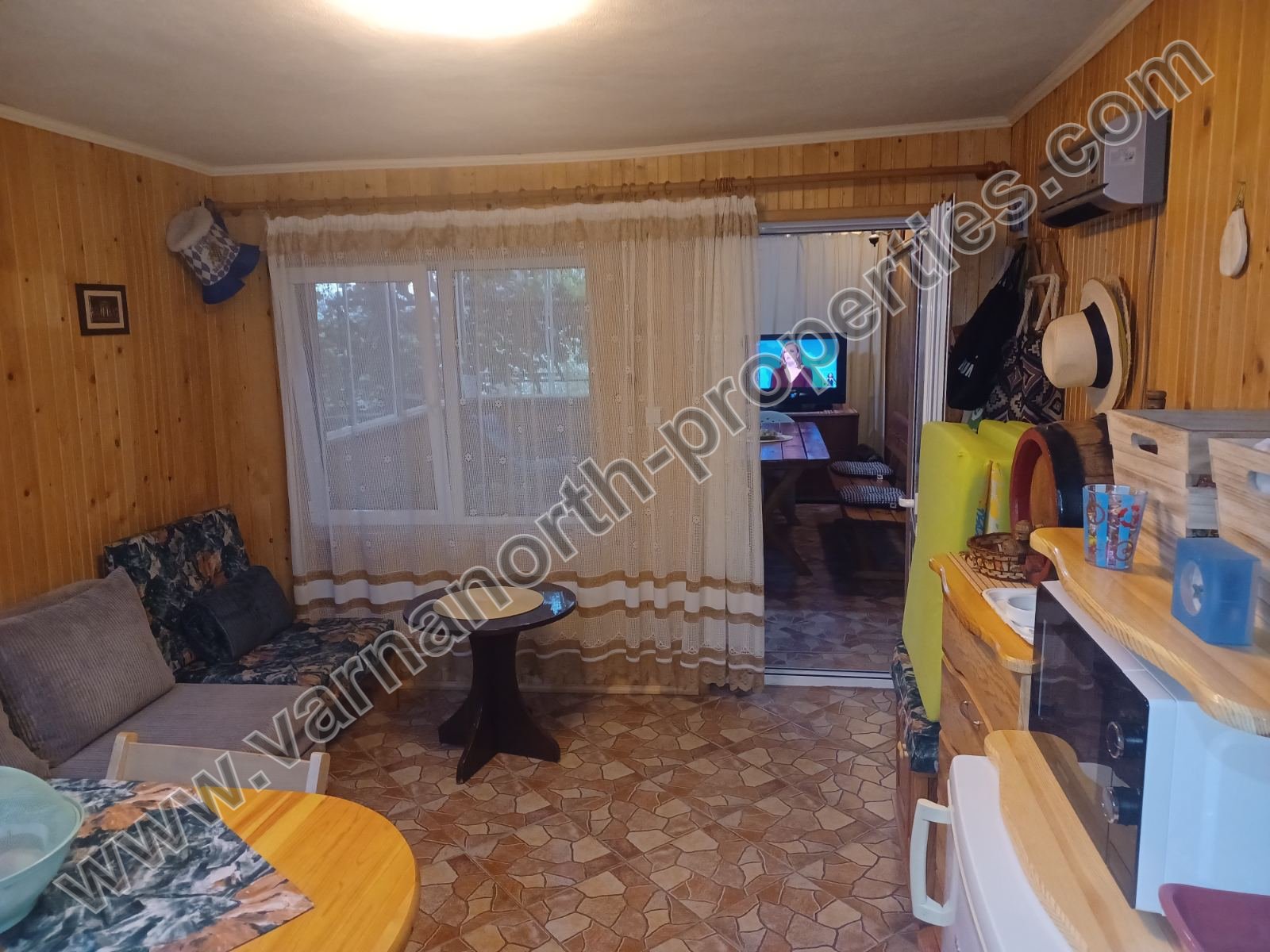 Къща-близнак с морска панорама с отлична локация — снимка 16