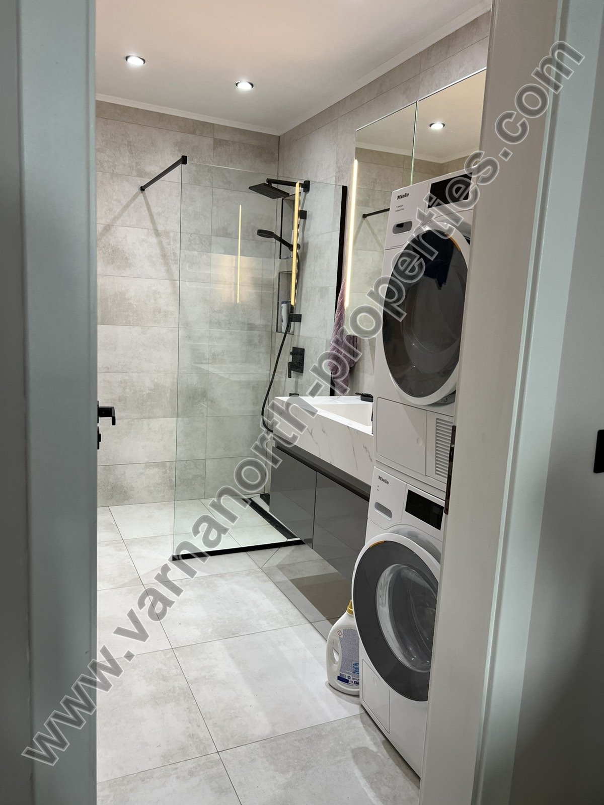 Самостоятелна къща с частен басейн в голф курорт — снимка 7