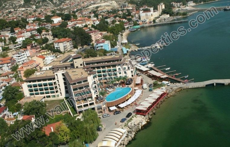 Обзаведен двустаен апартамент с красива морска панорама — снимка 2