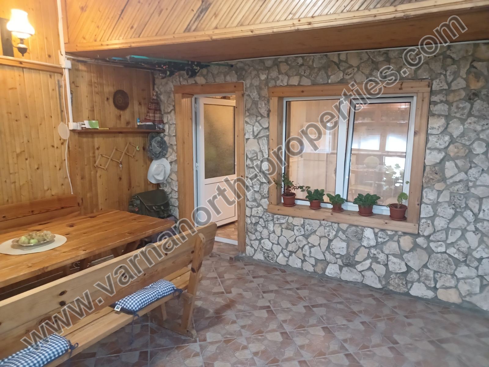 Къща-близнак с морска панорама с отлична локация — снимка 9