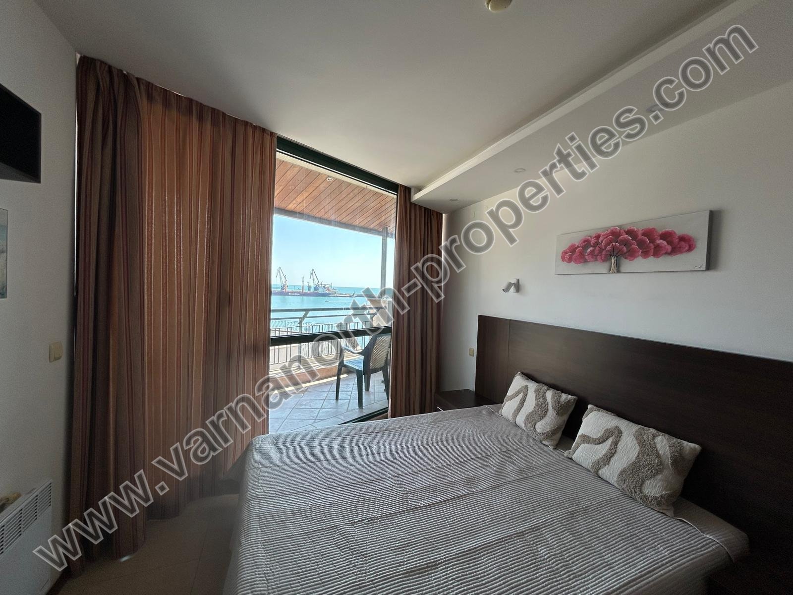Apartment with a sea view in Balchik — photo 4