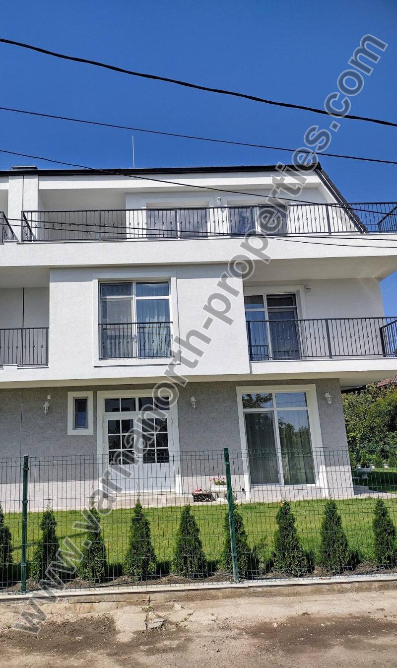 Къща в местност Ален Мак, Варна — снимка 1
