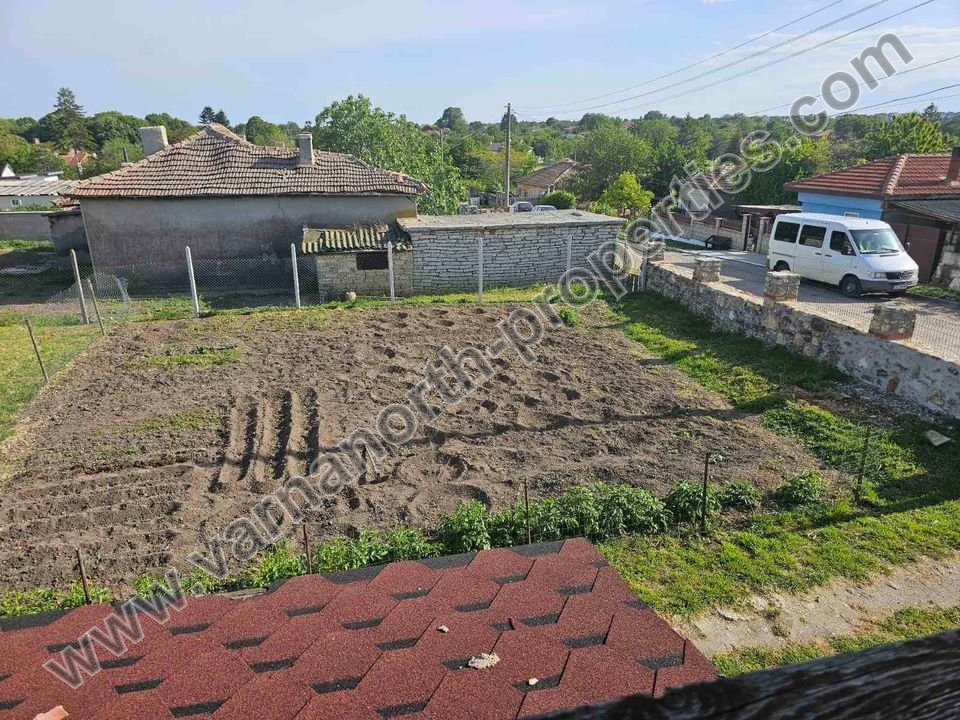 Къща в България с голям парцел, на 9 км от морето — снимка 5