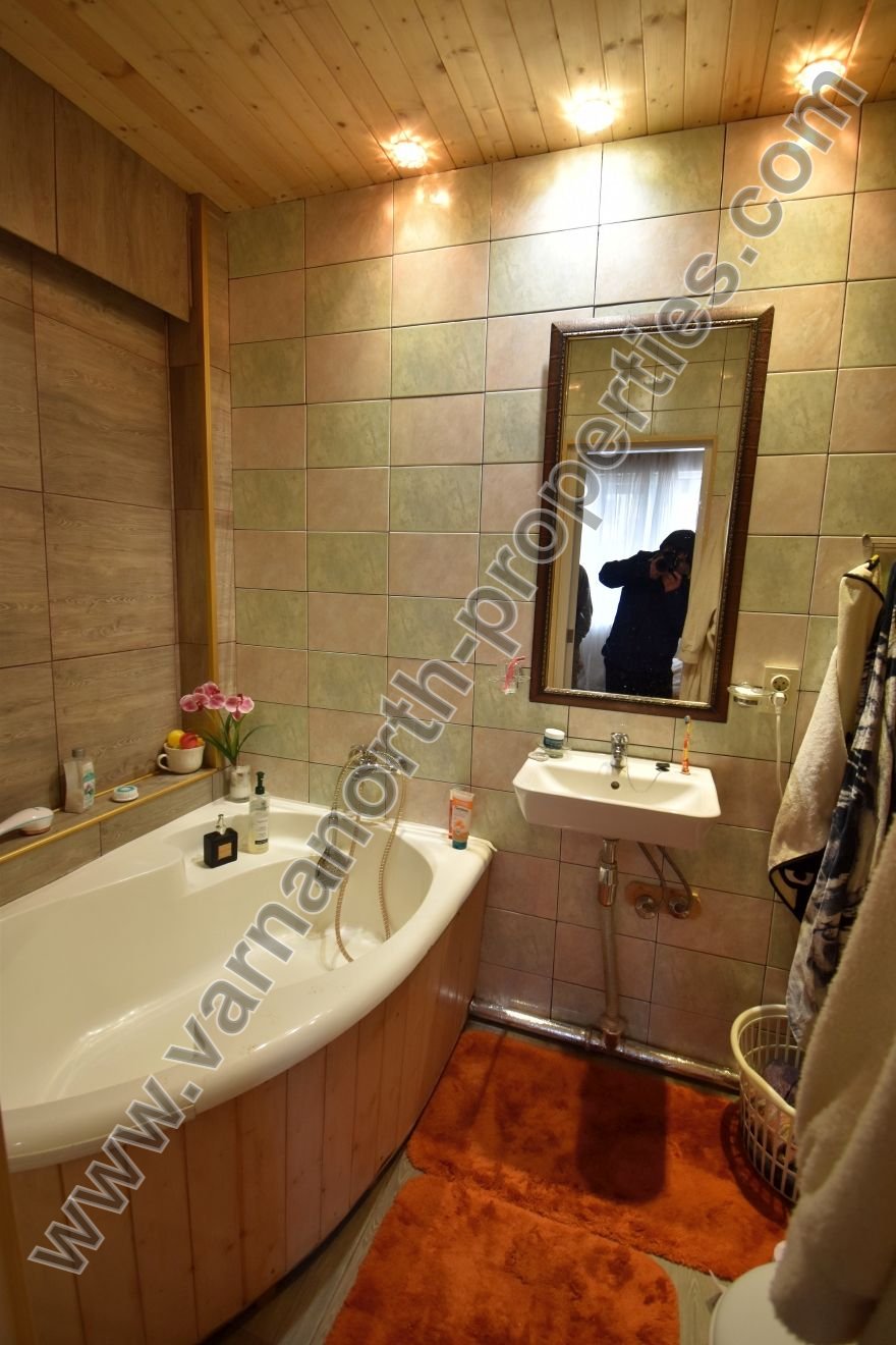 4 bedroom house in excellent village near the sea - picture 8