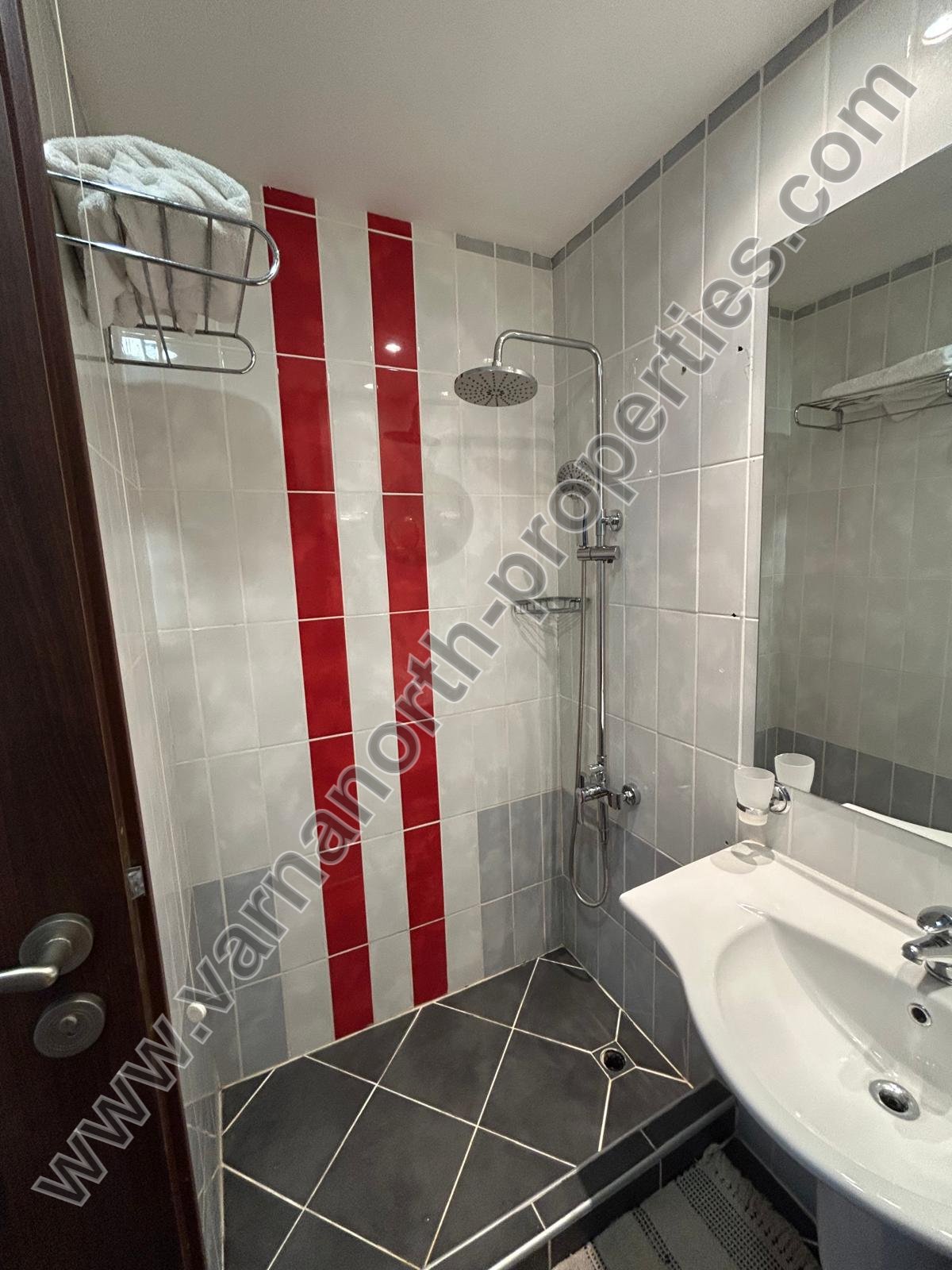 Apartment with a sea view in Balchik — photo 11