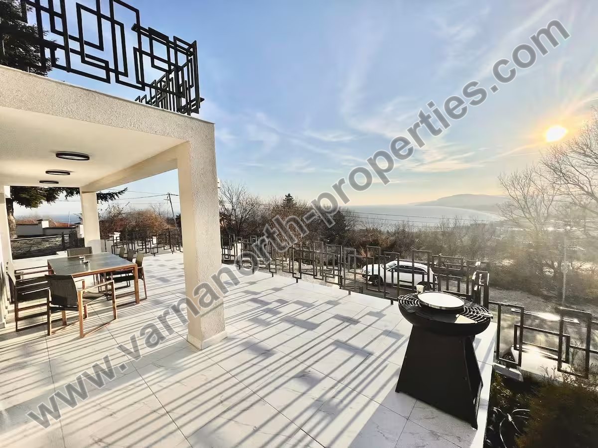 Луксозна къща с 5 спални и панорамна гледка към морето в Балчик — снимка 14