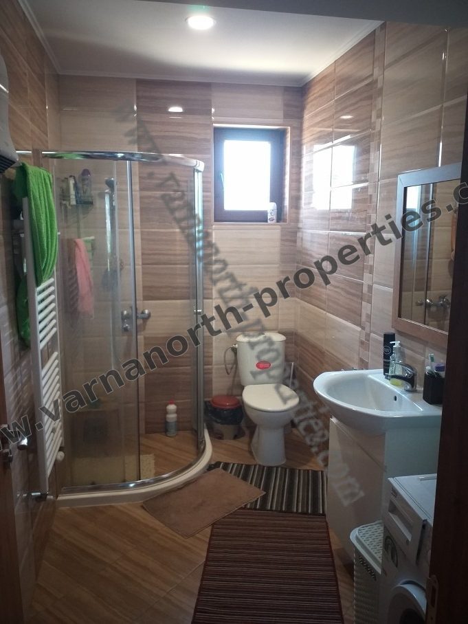 Страхотна едноетажна къща в много хубаво крайбрежно село — снимка 9