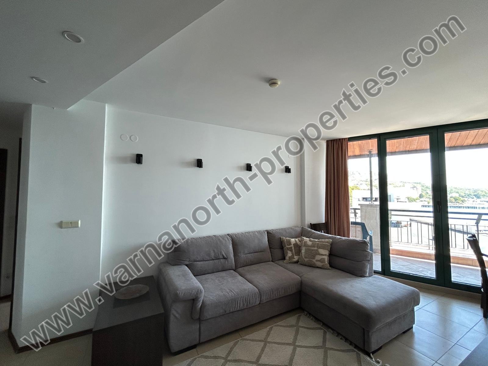 Apartment with a sea view in Balchik — photo 8