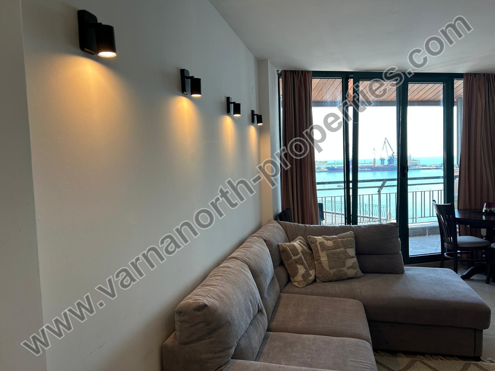 Apartment with a sea view in Balchik — photo 10