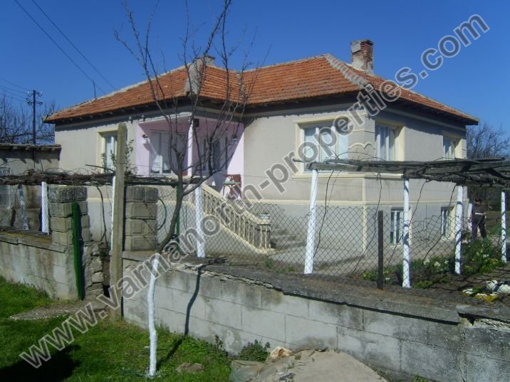 House in the village of Tyulenovo near the seashore — House in Tyulenovo
