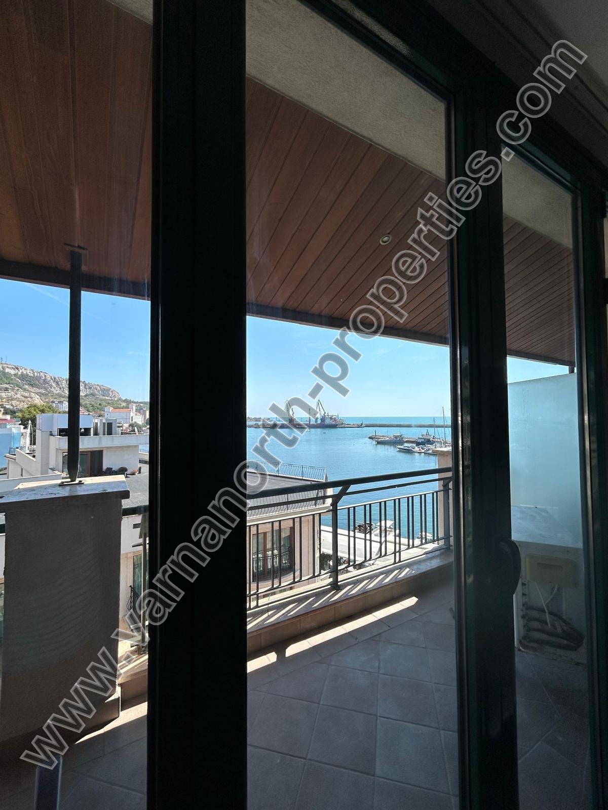 Apartment with a sea view in Balchik — photo 7