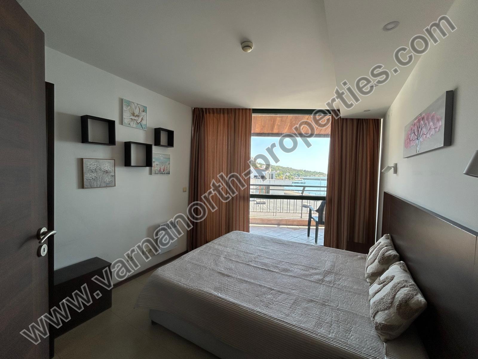 Apartment with a sea view in Balchik — photo 3