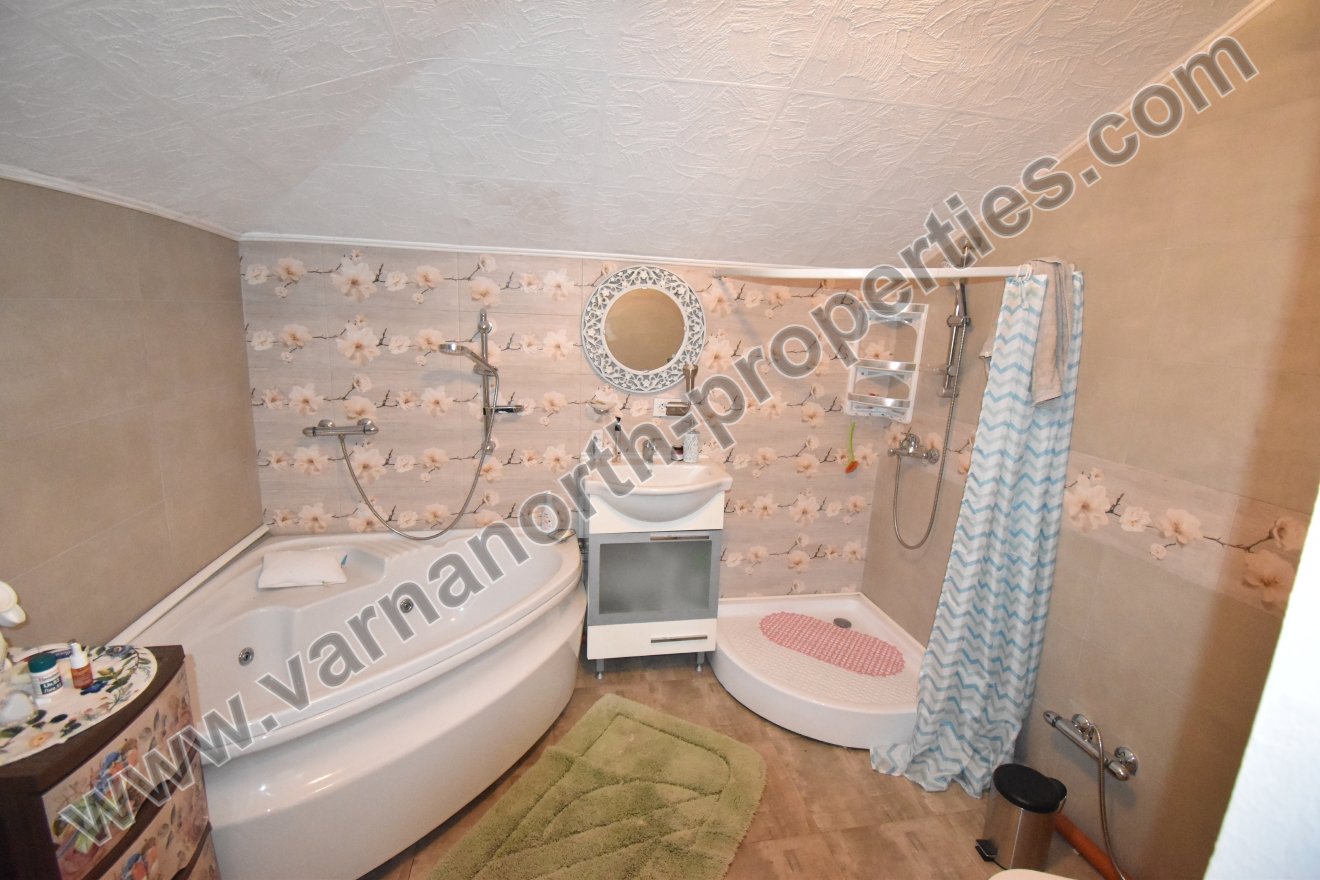 4 bedroom house in excellent village near the sea - picture 14